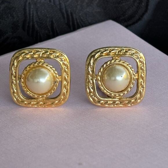 Vintage 1980s Retro Gold Tone Ornate Square Pearl Clip Earrings - Picture 2 of 4